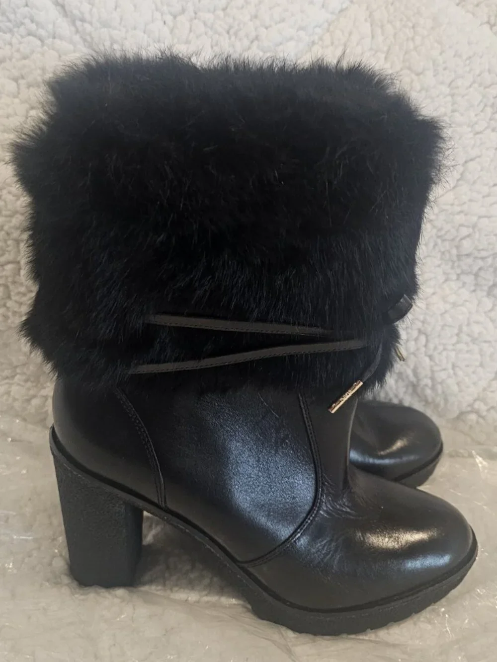 NEW-Michael Kors Black Leather Boots w/REAL RABBIT FUR-size 8.5